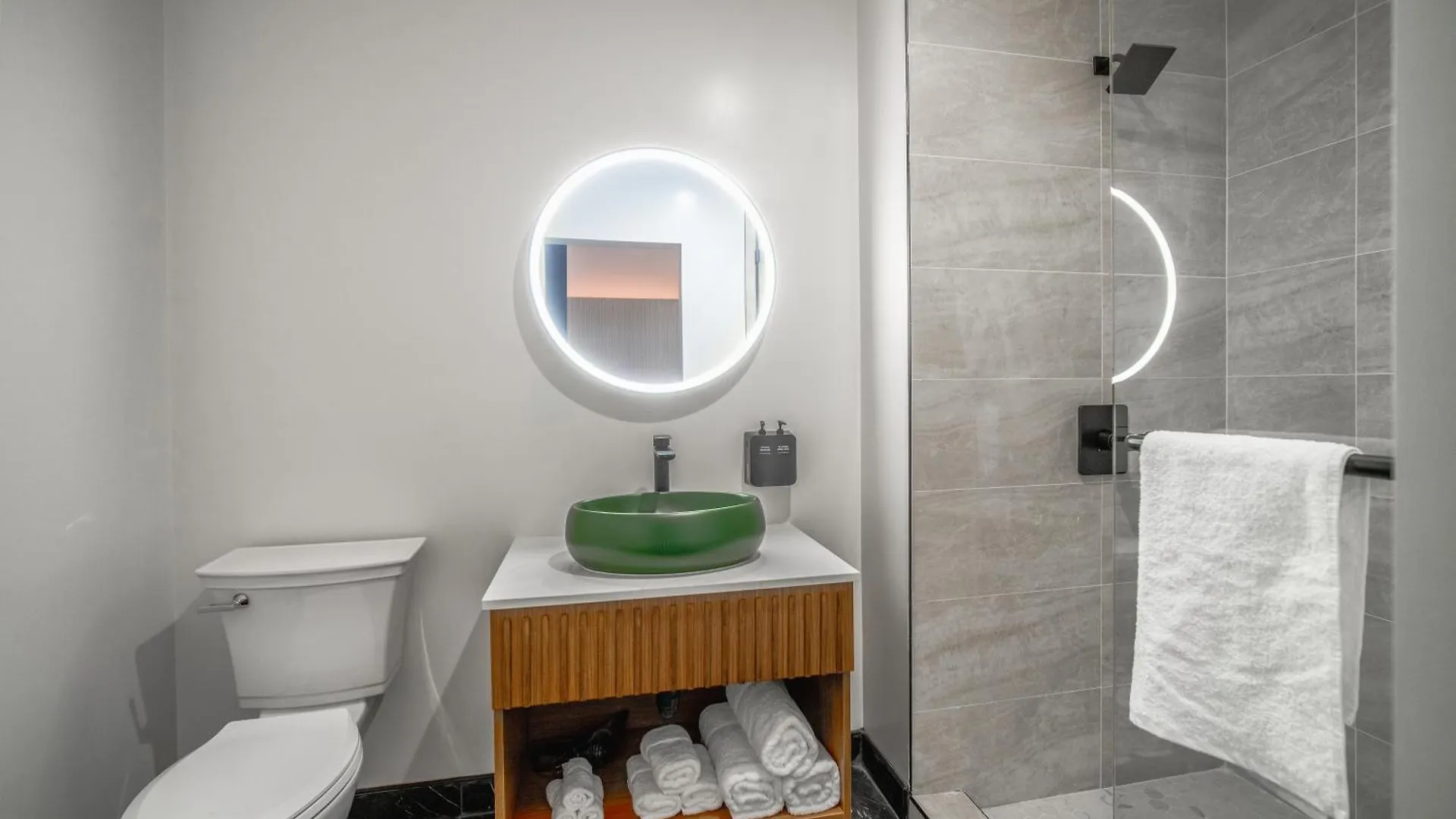 Hotel Lyfe Inn & Suites By Aga- North Hollywood Universal Studios Los Angeles