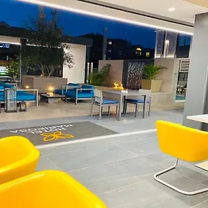 Mariposa Hotel